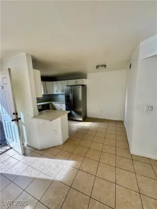 Photo #4: 2726993 Listing