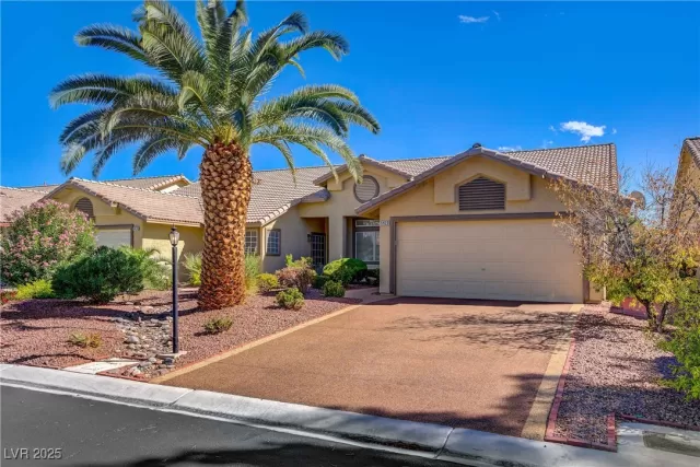 MLS: 2727001 Condo For Sale