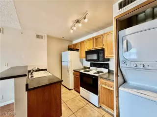 More Details about MLS # 2727007 : 1381 EAST UNIVERSITY AVENUE 305