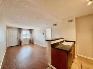 Photo #2: 2727007 Listing 