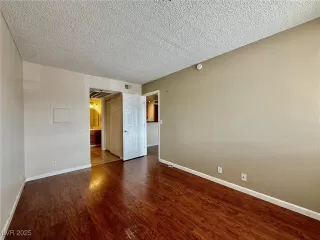 Photo #4: 2727007 Listing 