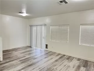 Photo #4: 2727008 Listing