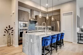 Photo #3: 2727023 Listing 