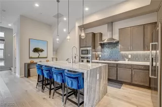 Photo #5: 2727023 Listing 