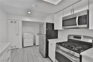 Photo #3: 2727037 Listing 