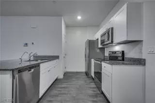 Photo #1: 2727080 Listing 