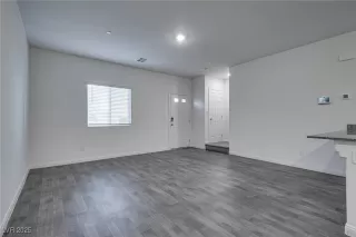 Photo #5: 2727080 Listing 