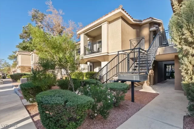 MLS: 2727086 Condo For Sale