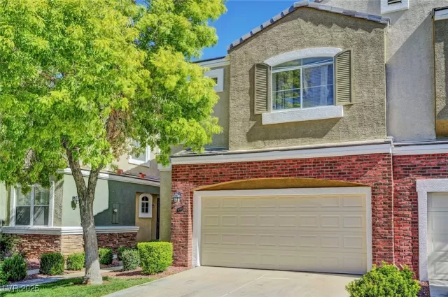 MLS: 2727136 Condo For Sale