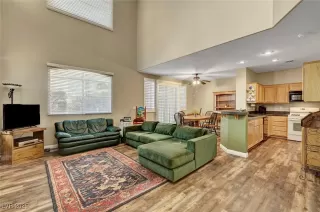 Photo #3: 2727136 Listing