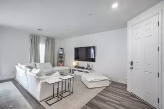 Photo #4: 2727148 Listing