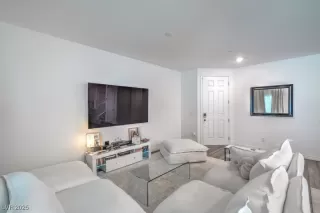 Photo #5: 2727148 Listing