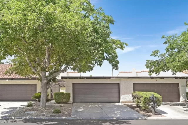 MLS: 2727157 Condo For Sale