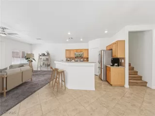 Photo #6: 2727160 Listing