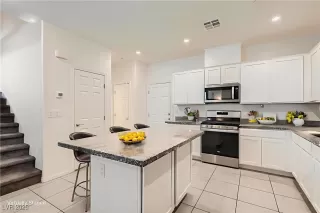 Photo #1: 2727192 Listing 