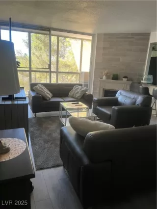 Photo #3: 2727258 Listing