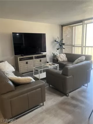 Photo #6: 2727258 Listing