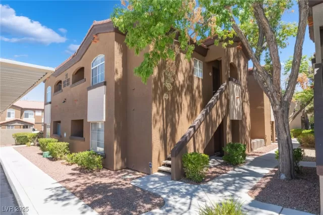 MLS: 2727314 Condo For Sale