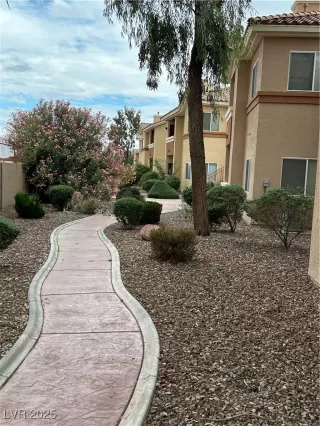 Photo #1: 2727325 Listing 