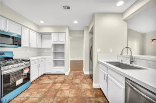 Photo #4: 2727329 Listing 