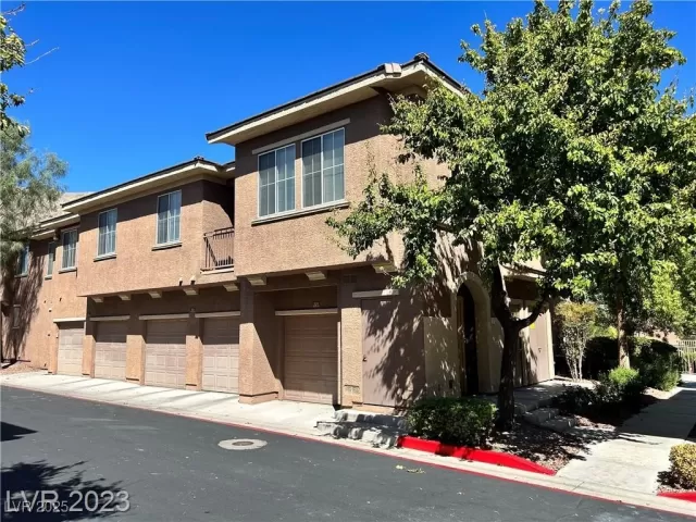 MLS: 2727344 Condo For Sale