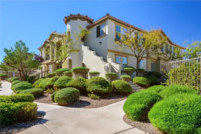 MLS: 2727387 Condo For Sale