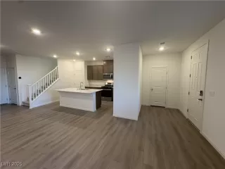 Photo #2: 2727397 Listing 