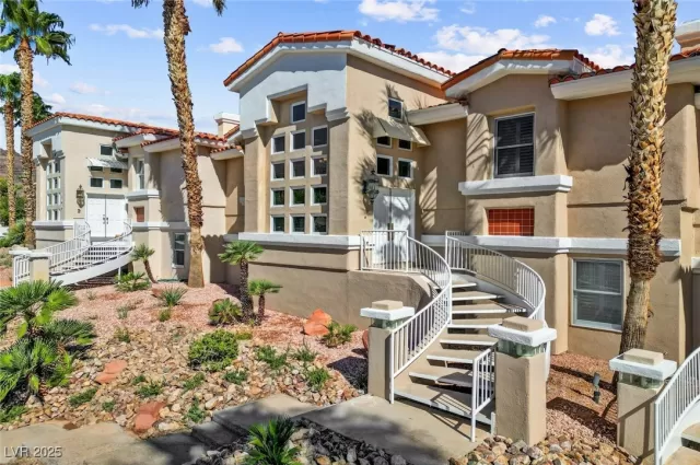 MLS: 2727412 Condo For Sale