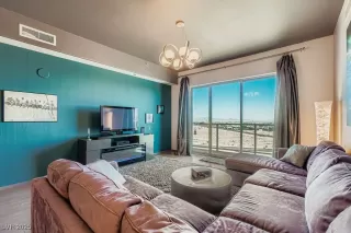 Photo #3: 2727433 Listing