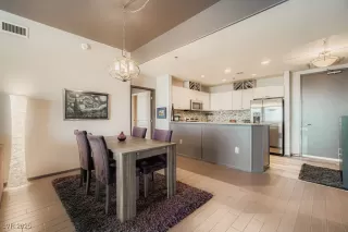 Photo #6: 2727433 Listing