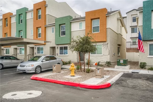 MLS: 2727436 Condo For Sale