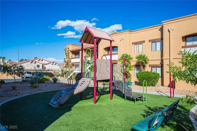 MLS: 2727438 Condo For Sale