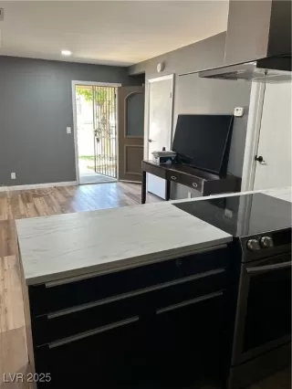 Photo #3: 2727442 Listing 