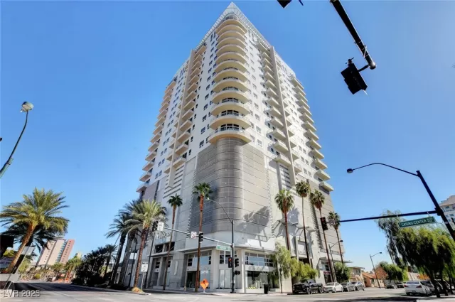 MLS: 2727443 Condo For Sale