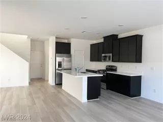 Photo #3: 2727444 Listing