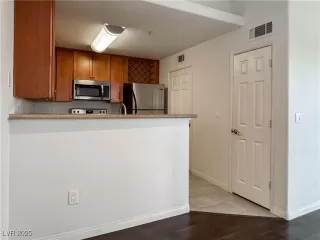 Photo #5: 2727508 Listing