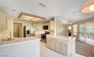 Photo #5: 2727509 Listing 