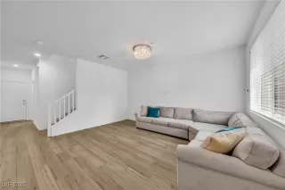 Photo #3: 2727512 Listing 