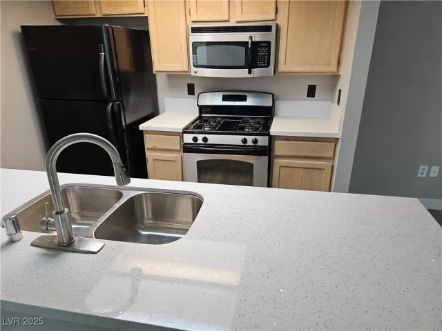 MLS: 2727527 Condo For Sale