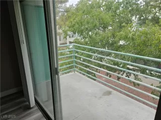 Photo #3: 2727527 Listing