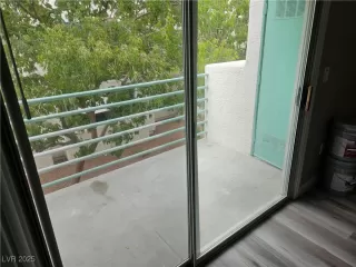 Photo #4: 2727527 Listing