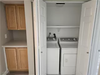 Photo #5: 2727527 Listing