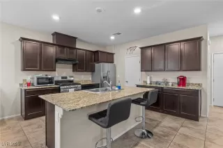 Photo #5: 2727528 Listing