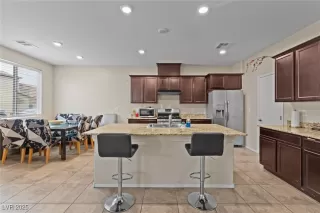 Photo #6: 2727528 Listing