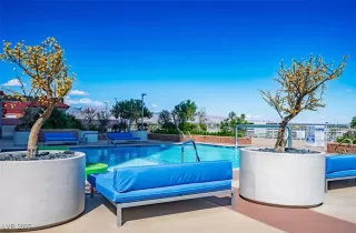 Photo #3: 2727537 Listing