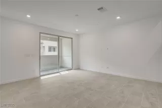 Photo #4: 2727539 Listing