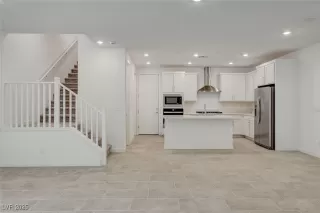 Photo #6: 2727539 Listing