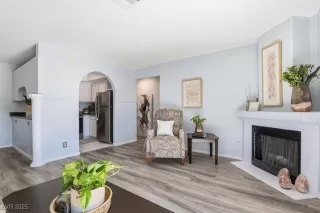 Photo #4: 2727548 Listing