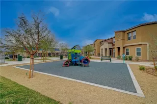 Photo #3: 2727575 Listing