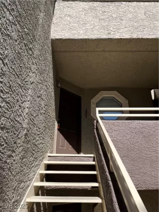 Photo #3: 2727577 Listing